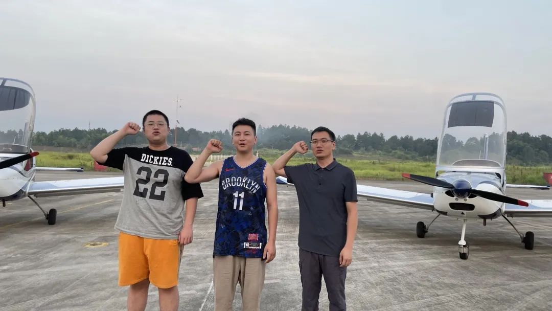 冲上云霄！湖南山河通航学员成功单飞 (金牌影院电视剧在线观看)